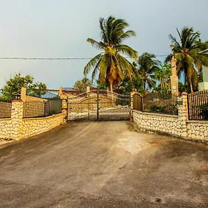 Holiday home Sunshine Lodge: Your Away From, Montego Bay